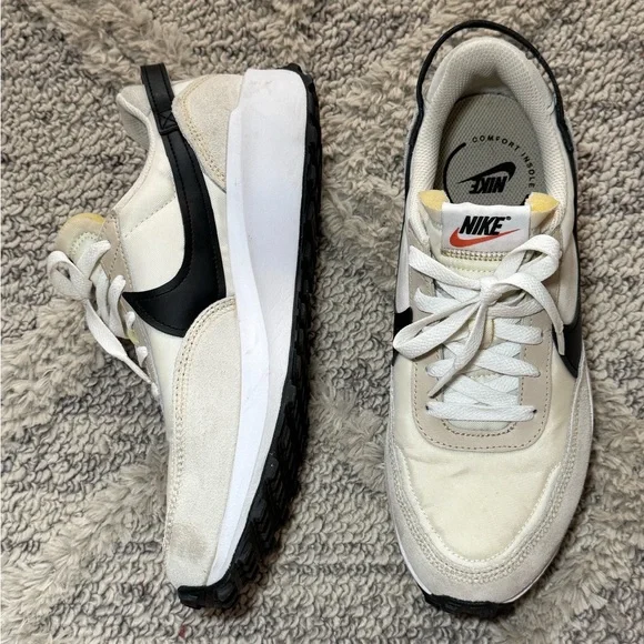 Nike Women’s Waffle Debut Shoes | Size 8.5 - Picture 5 of 9